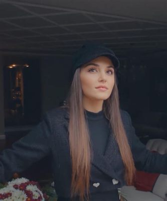  Hande Erçel FanFrenzy: Een Turkse Superster Ontmoet Haar Fans in Amsterdam!